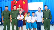 Lan tỏa yêu thương từ đề án “Cùng em đến trường”