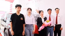 Agribank tặng xe cứu thương cho ngành Y tế tỉnh Long An và Trao thưởng chương trình “Tết An khang - Rước xế sang”