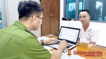Đối tượng làm giả thiên thạch lừa bán hàng trăm triệu USD đã bị bắt