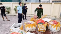 Xe chở hơn nửa tấn nội tạng động vật đã bốc mùi hôi thối