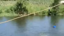 Điều tra vụ 2 cha con tử vong dưới hồ nước
