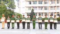 Bộ Công an khen thưởng các đơn vị khám phá 2 đường dây mua bán súng