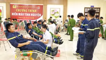 Gần 300 đoàn viên thanh niên Công an Quảng Trị hiến máu cứu người