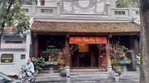 Phố xuân trong khung son