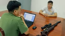 2 thanh niên giao nộp súng hơi mua trên mạng để săn bắn