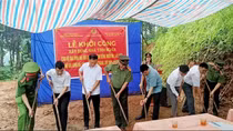 Khởi công xây dựng nhà cho 2 hộ nghèo tại huyện Lạc Sơn