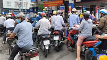 Người dân vẫn chưa có thói quen lấy hóa đơn khi đổ xăng