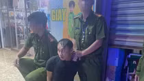 Mâu thuẫn với con, chém chết cha