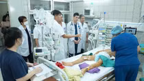 Bệnh viện Bạch Mai hội chẩn với chuyên gia Nhật để cứu cháu bé Làng Nủ