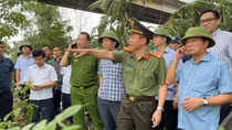 Giám đốc Công an tỉnh Phú Thọ trực tiếp chỉ đạo cứu nạn cứu hộ vụ sập cầu Phong Châu