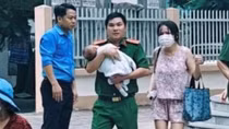 Cứu cháu bé và nhiều người bị ngạt khói trong vụ cháy căn hộ tầng 14