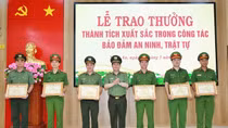 Khen thưởng các đơn vị tham gia triệt xoá website có nội dung đồi trụy
