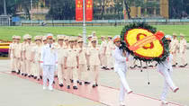 Đoàn đại biểu Đảng ủy Công an Trung ương vào Lăng viếng Chủ tịch Hồ Chí Minh