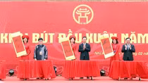 Chủ tịch nước khai bút đầu xuân tại Khu Lưu niệm Anh hùng dân tộc Nguyễn Trãi