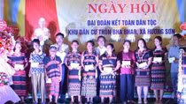 Công an Thừa Thiên Huế tặng quà cho người dân miền núi Nam Đông