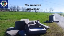 Cảnh sát Italia trả rác tận cửa cho người lén đổ trái phép