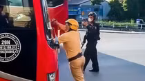 Bắt tạm giam tài xế điều khiển xe khách đâm CSGT rồi bỏ chạy
