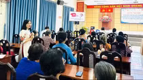 Quán cà phê thành "điểm hẹn" tuyên truyền