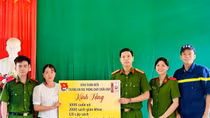 Tuổi trẻ Trường Đại học PCCC quyên góp sách vở, đồ dùng học tập tặng học sinh vùng lũ