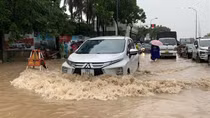 Mưa lớn dồn dập khắp miền Bắc