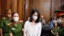 Tự tin thái quá, người mẫu Ngọc Trinh phải trả giá