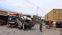 Xác định nguyên nhân vụ xe container lao vào dải phân cách, bốc cháy