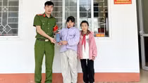 Nhặt được của rơi, 2 học sinh trả lại người đánh mất