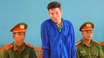 Lãnh 12 năm tù vì dùng dao đâm trọng thương nhiều người do ghen