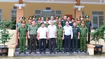 Chủ tịch nước Tô Lâm thăm, tặng quà Công an xã Trường Hà