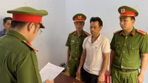 Khởi tố 3 bị can khai thác trái phép cát sông