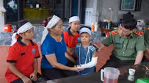 Hỗ trợ người dân Hòa Bình vợi bớt khó khăn sau thiệt hại bởi mưa lũ