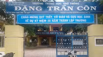 Phê bình Hiệu trưởng yêu cầu học sinh đi lao động nếu không tham gia hội trại có đóng phí