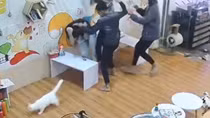Nhắn tin chúc mừng sinh nhật bạn gái, nam sinh lớp 10 bị “địch thủ” đánh hội đồng