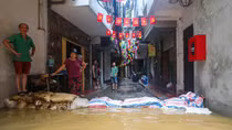 Hà Nội nắng nhẹ, hệ thống sông Hồng thoát lũ chậm