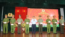 Khen thưởng các tập thể, cá nhân xuất sắc trong công tác phòng, chống tội phạm