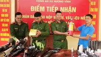 Đổi vũ khí, pháo nổ lấy bình chữa cháy