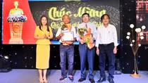 “Vẻ đẹp thi ca” đánh thức miền Đông đất đỏ