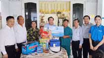 Agribank đồng hành với chương trình “Cùng ngư dân thắp sáng đèn trên biển” tại Tiền Giang