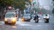 Miền Trung tiếp tục mưa lớn, lũ trên sông Gianh lên nhanh