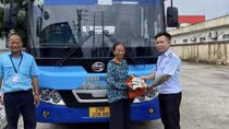 Ra ngân hàng rút 150 triệu rồi để quên trên xe buýt