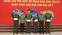 Báo CAND trao các phần quà trị giá 400 triệu đồng của các nhà hảo tâm hỗ trợ người dân Yên Bái