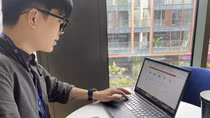 Nhiều tiện ích khi đăng ký online cấp thẻ tạm trú, thị thực cho người nước ngoài