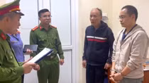 Hàng ngàn thùng sữa nhập lậu đội lốt phụ gia sơn bột