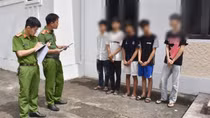Năm nhân viên nhà hàng nửa đêm mang túyp sắt gây sự đánh nhau