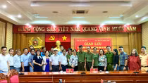 Giao lưu các nhà văn dự Trại sáng tác “Vì an ninh Tổ quốc và bình yên cuộc sống”