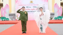 Tưng bừng Hội thi cắm hoa nghệ thuật, trình diễn trang phục CAND và áo dài truyền thống