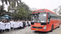 Hàng nghìn bệnh nhân ung thư về quê ăn Tết trên những chuyến xe miễn phí