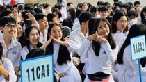 Học sinh cả nước khai giảng năm học mới trong không khí sôi nổi