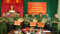 Trao thưởng các đơn vị truy bắt nhanh 2 tên cướp