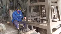 Đỏ lửa làng rèn cả trăm năm